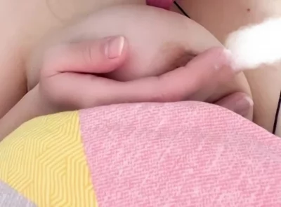 大奶前女友自己舔乳头